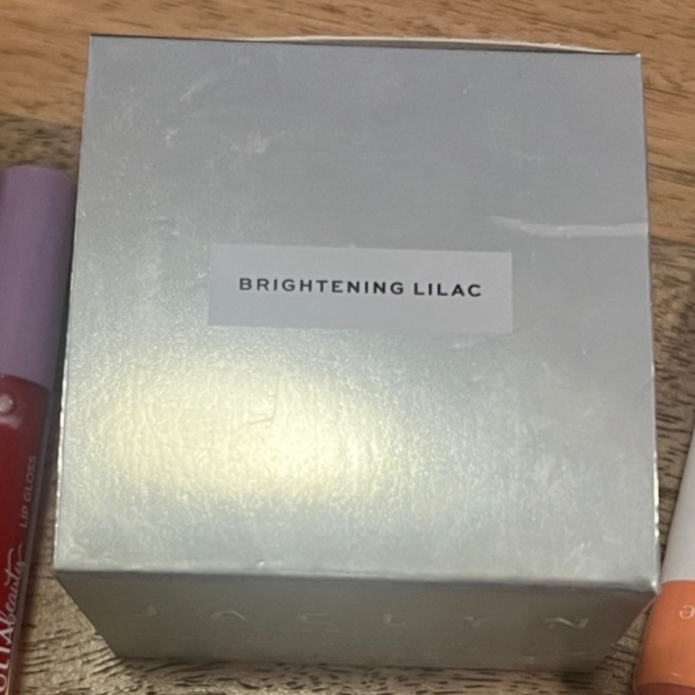 New lilac powder